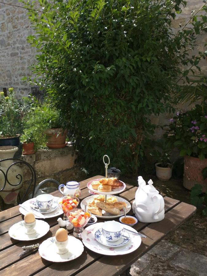 Quai Des Fleurs Bed & Breakfast Saint-Savinien Exterior photo