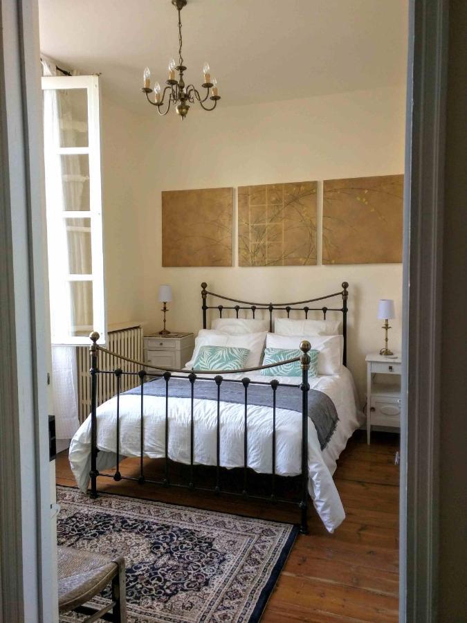 Quai Des Fleurs Bed & Breakfast Saint-Savinien Exterior photo