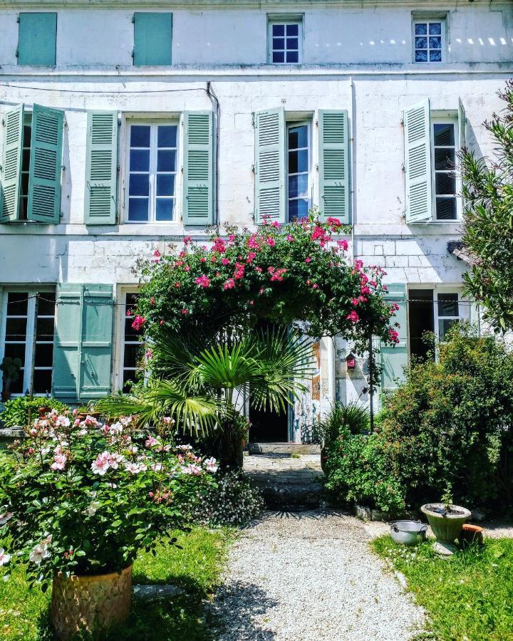 Quai Des Fleurs Bed & Breakfast Saint-Savinien Exterior photo