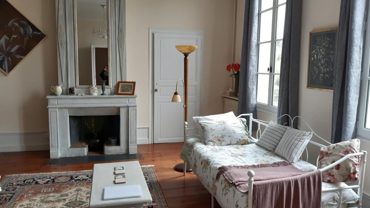 Quai Des Fleurs Bed & Breakfast Saint-Savinien Exterior photo
