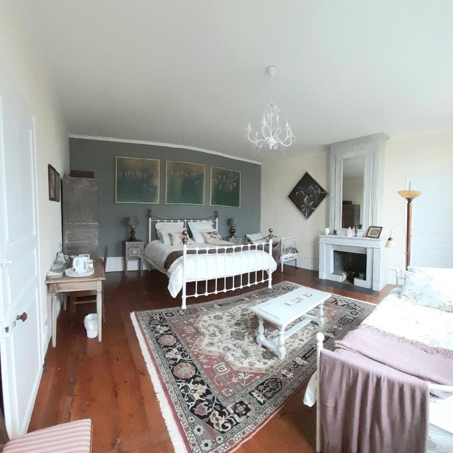 Quai Des Fleurs Bed & Breakfast Saint-Savinien Exterior photo